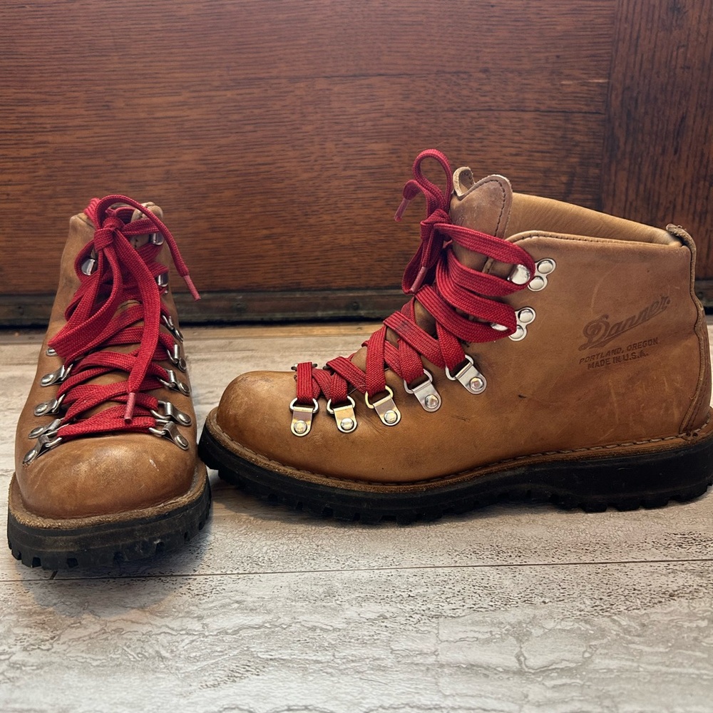 Danner Tan Leather Mountain LT Cascade Boots